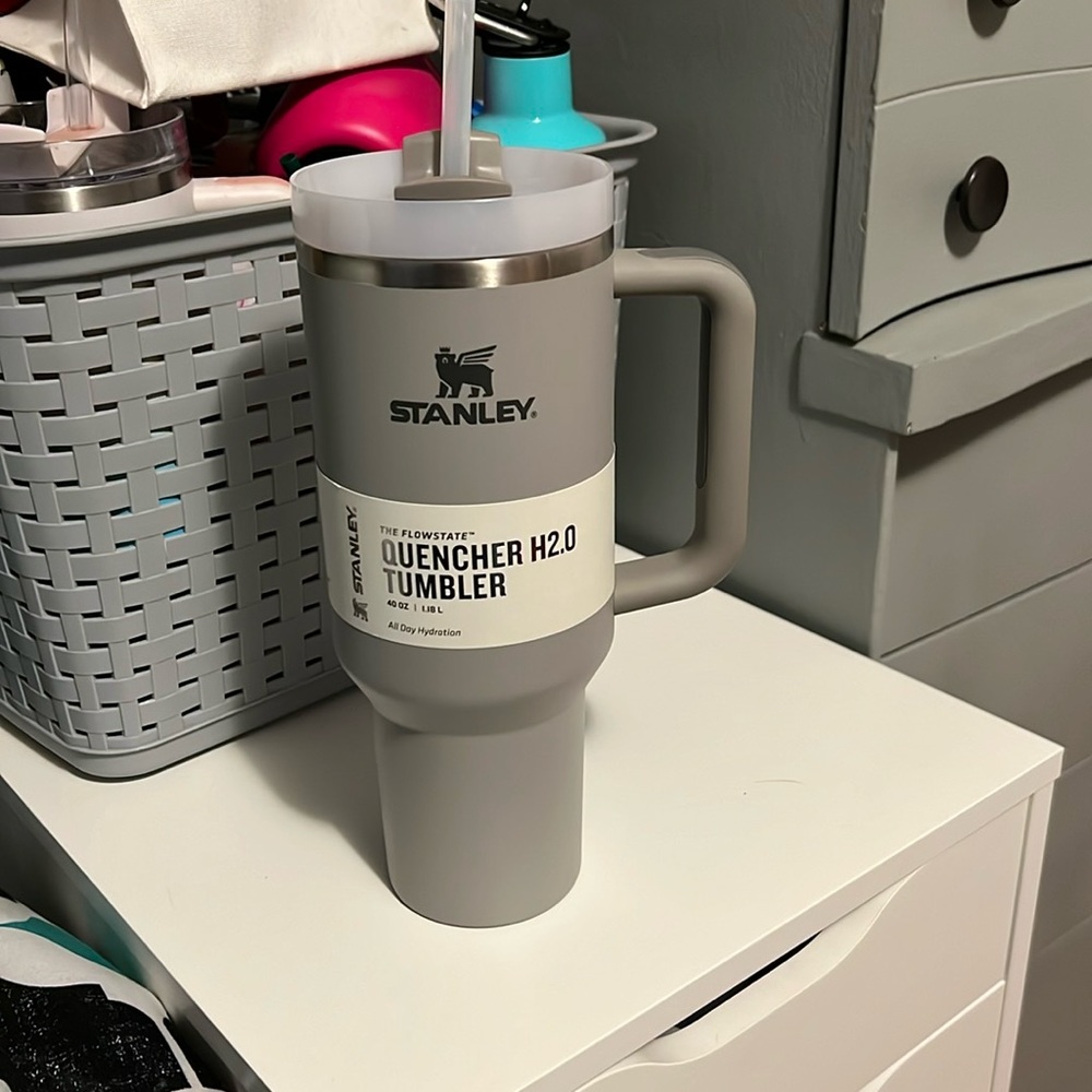 Stanley 40 oz Flint NWT